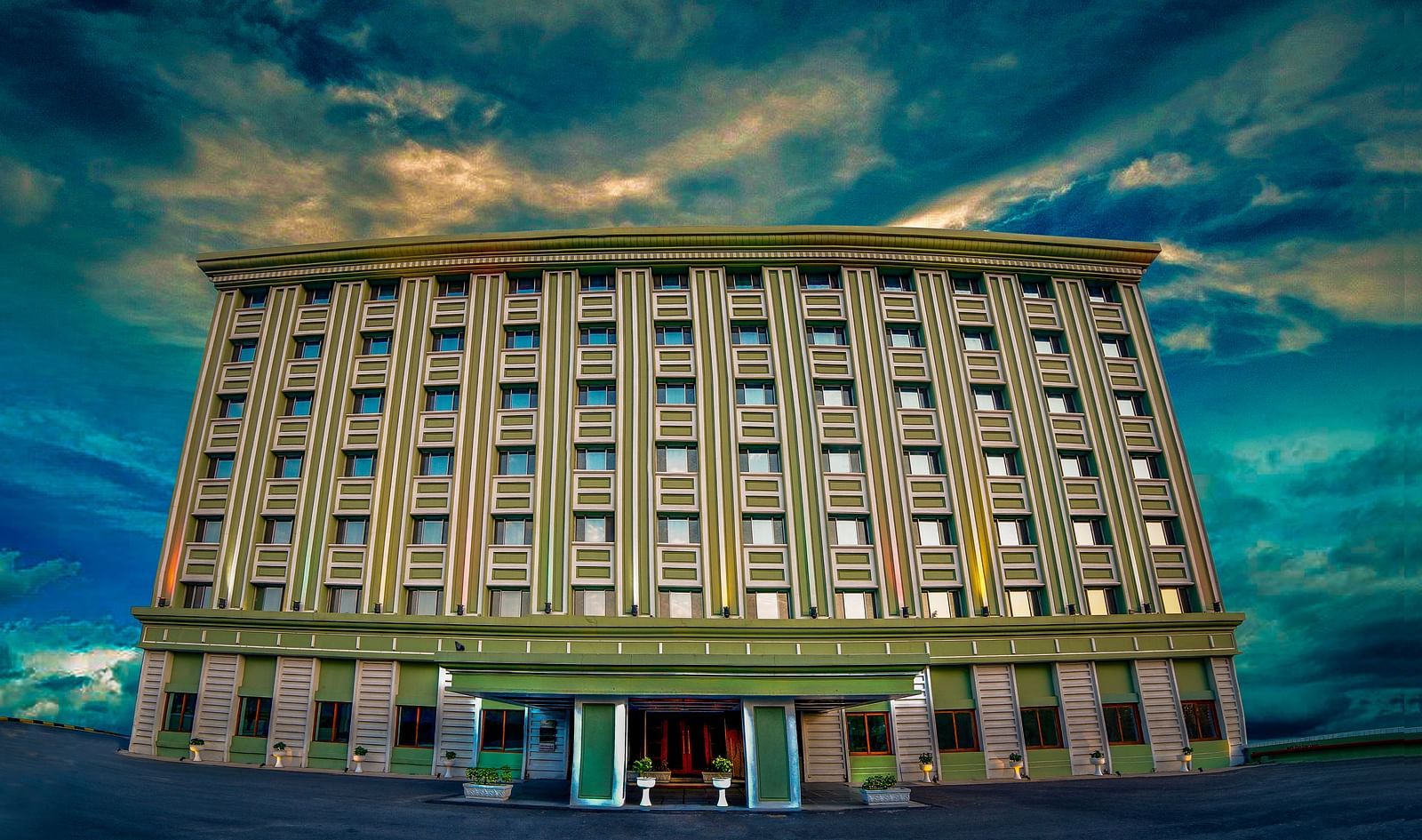 Best 3 star hotel in hyderabad - Tara comfort hotel Ramoji film city