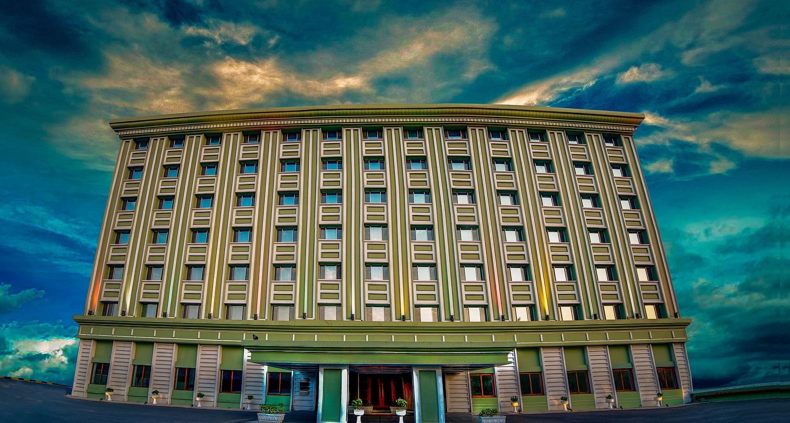Best 3 star hotel in hyderabad - Tara comfort hotel Ramoji film city