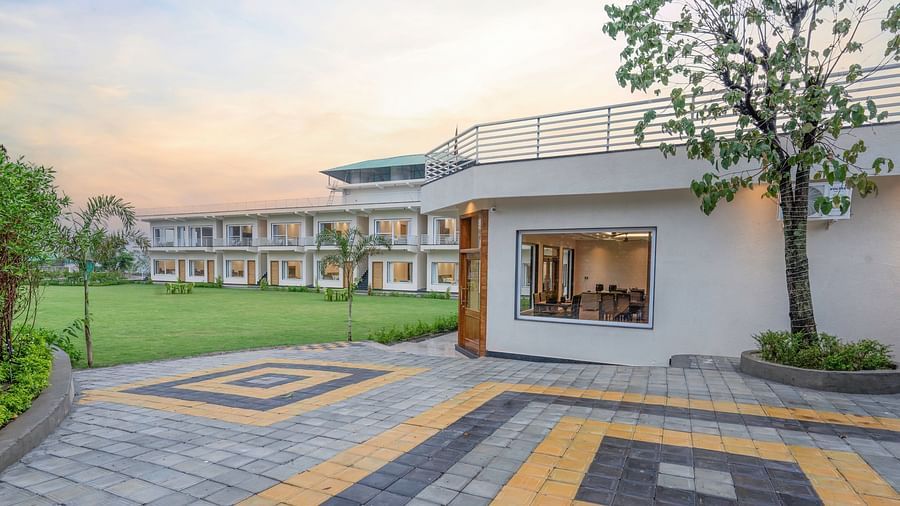 view of the lawn and exterior facade of Corbett Four Seasons, Ramnagar