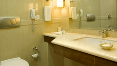 Washroom in luxury hotel rooms in Kochi