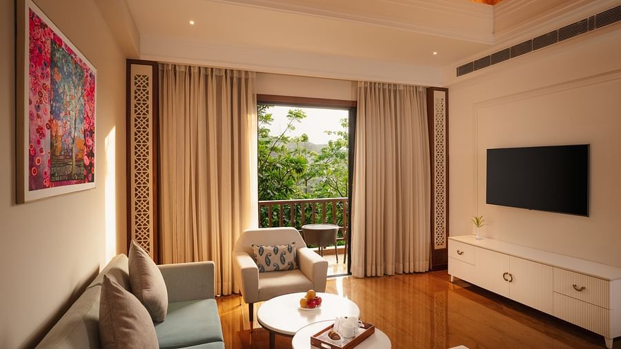 Executive Suite Living Room (Photo-1)