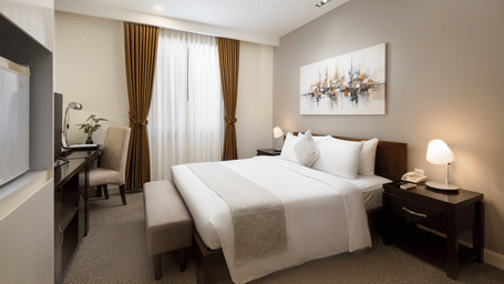 Spacious Studio with Workspace at Central Mansions, Phnom Penh featuring a queen bed, bedside tables, work area, and comfortable interiors.