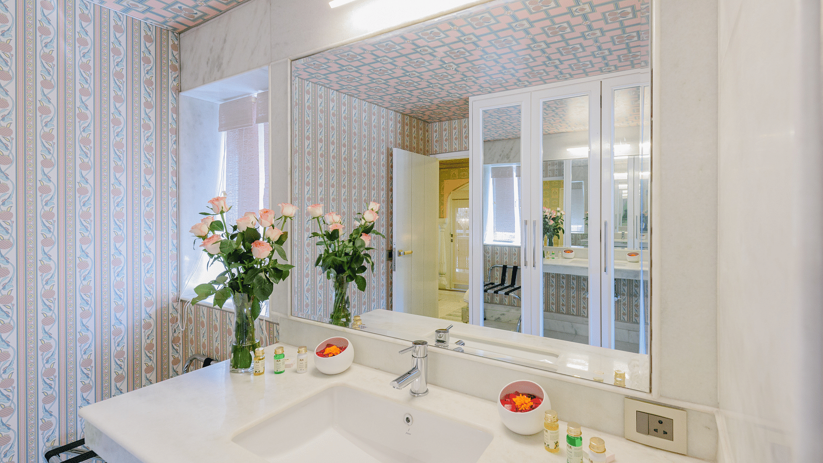 Deluxe rooms in Surya Haveli Jaipur