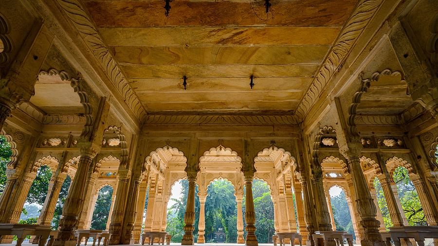 Deo Bagh - 17th Century, Gwalior - arch-shaped gateways of the resort in Gwalior