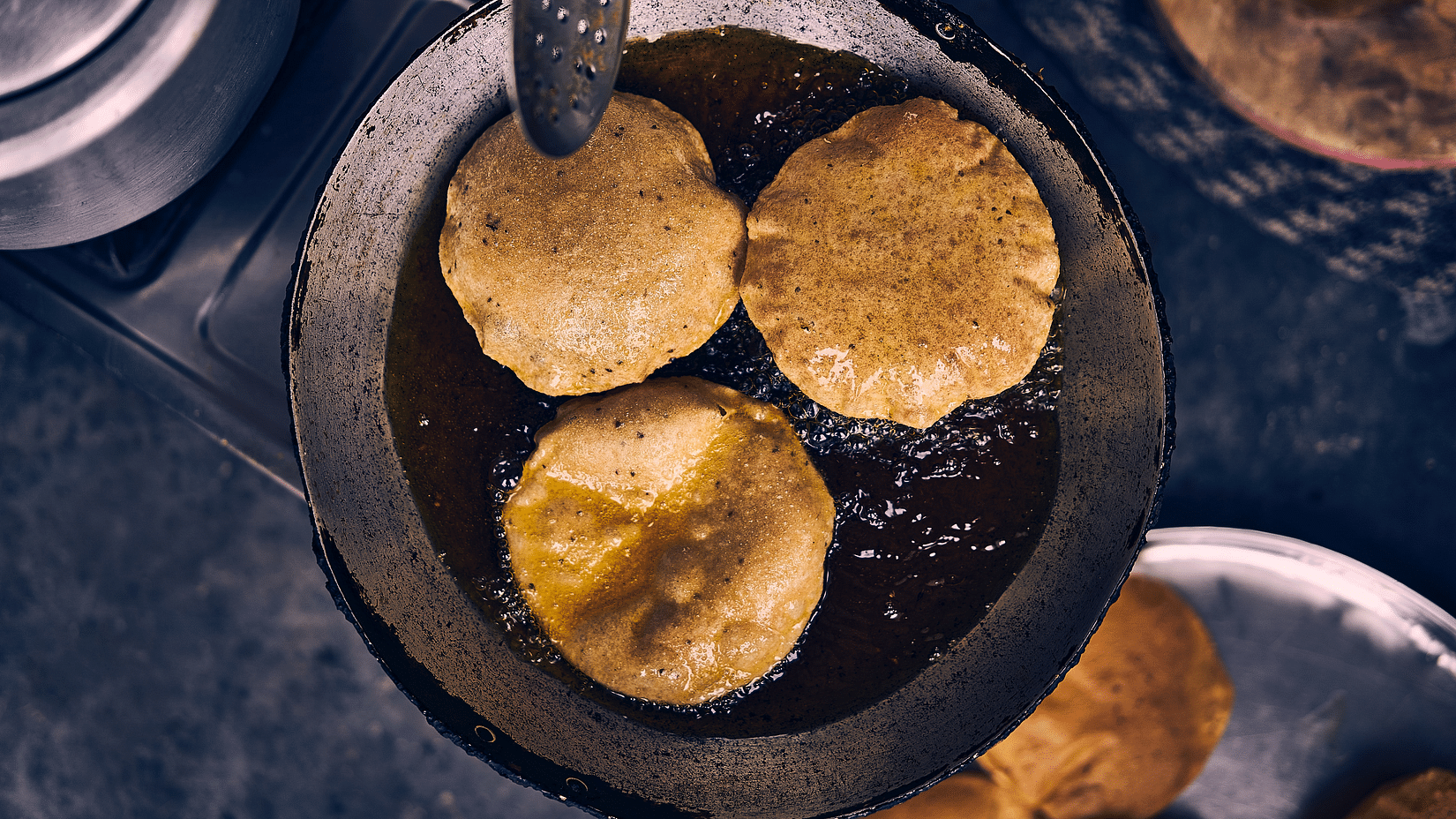 poori in oil