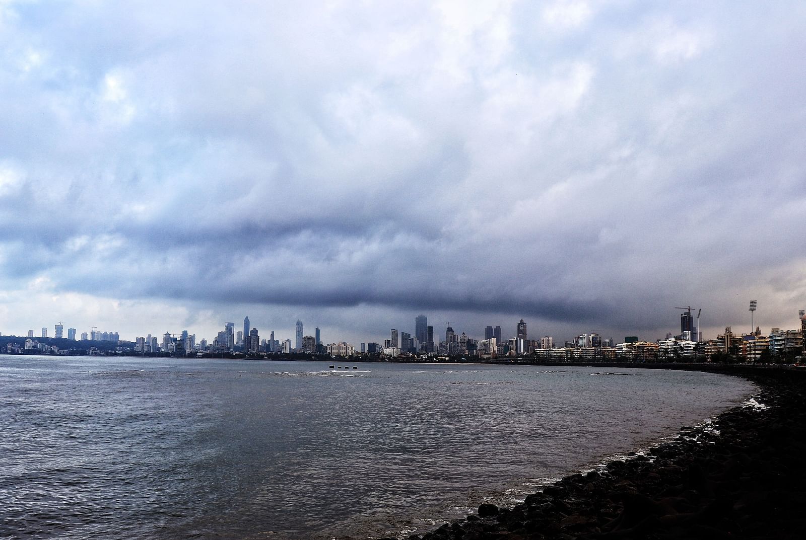 image of the marine drive in mumbai with cloudy skies in the background