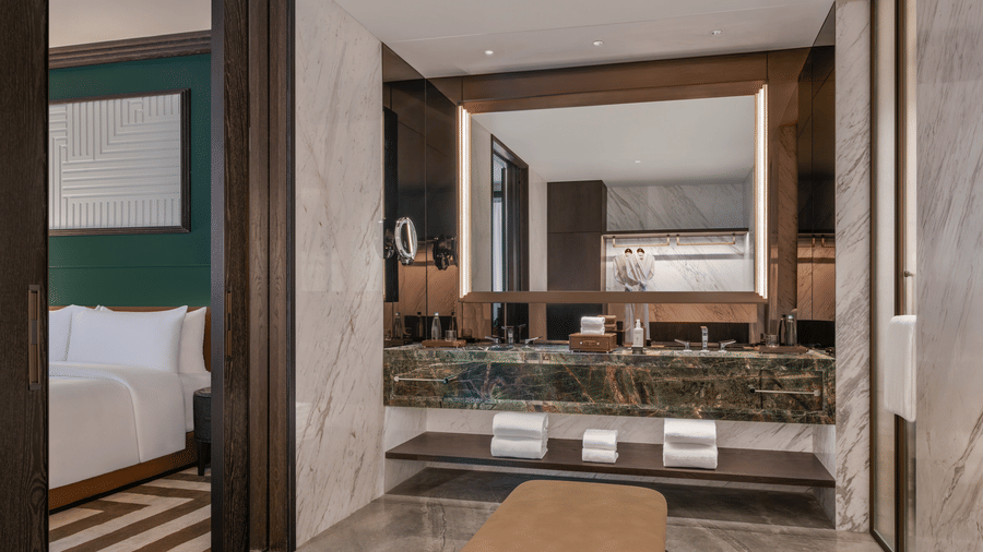 CLUB SUITE BATHROOM (2)