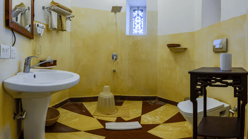 Jal Mahal - Pool View Bathroom