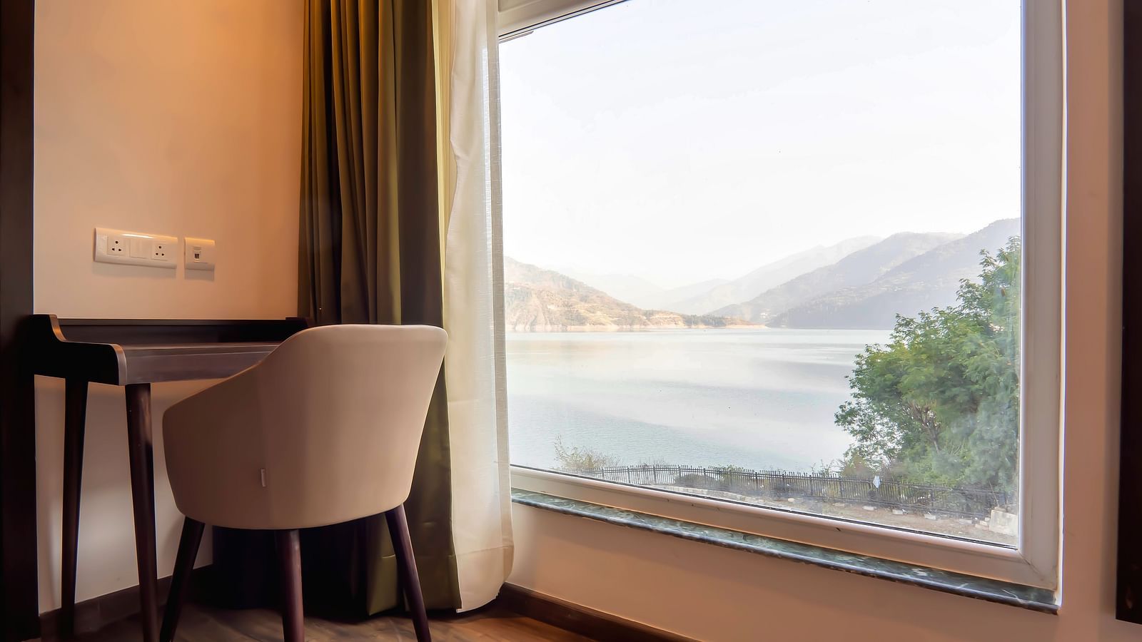 images showcasing the beautiful interiors of lake facing rooms - Hotel Le ROI Lake View Koti1