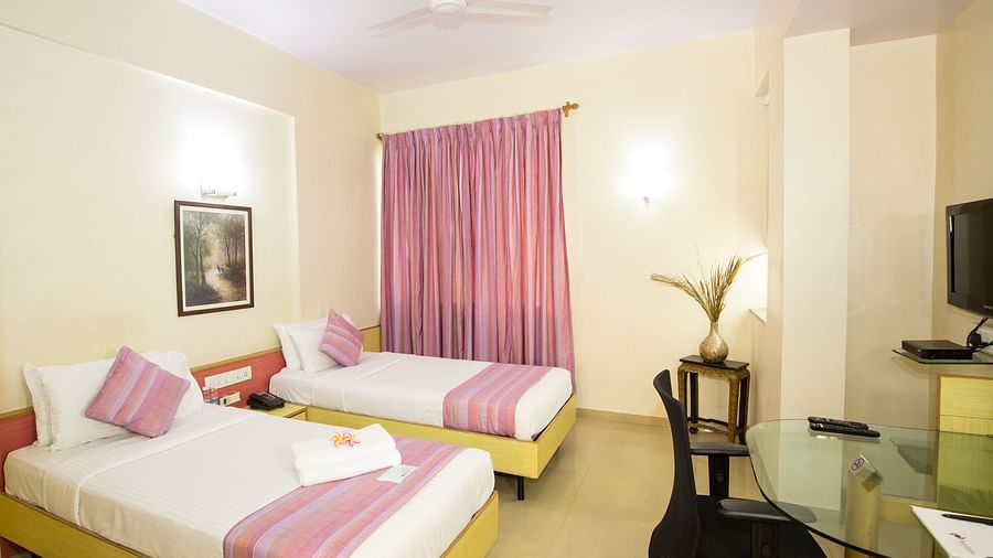 Executive Suite Twin Bed - 10