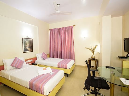 Executive Suite Twin Bed - 10