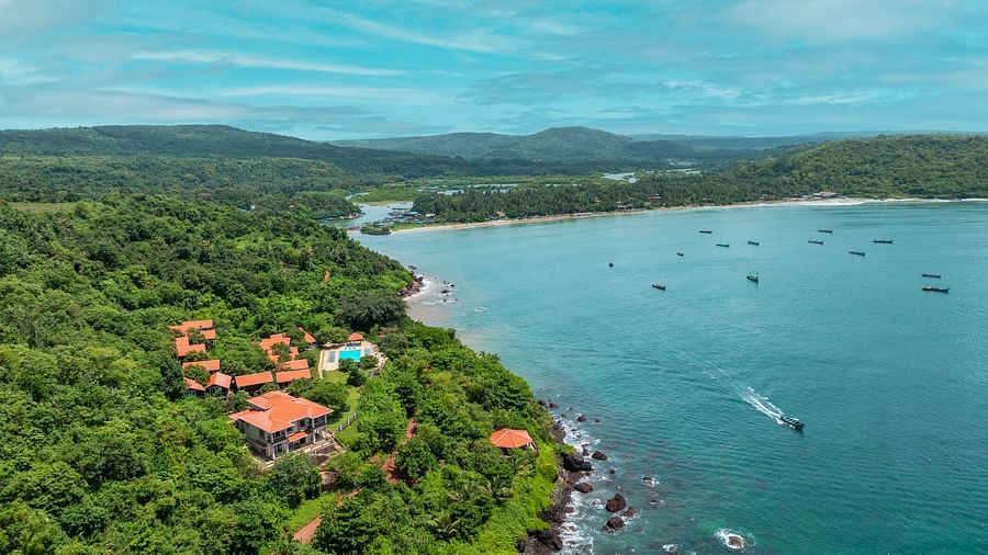 A resort on a hilltop overlooking the Arabian Sea - Highland Sarovar Portico, Sindhudurg.