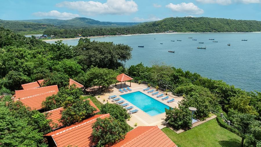 A resort with sea views blending harmoniously into nature - Highland Sarovar Portico, Sindhudurg