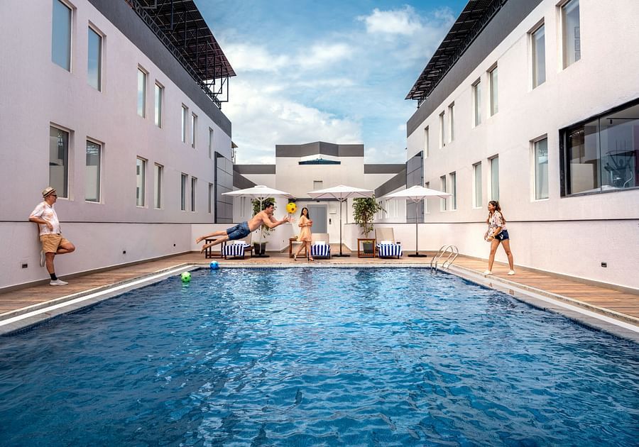 Pool02