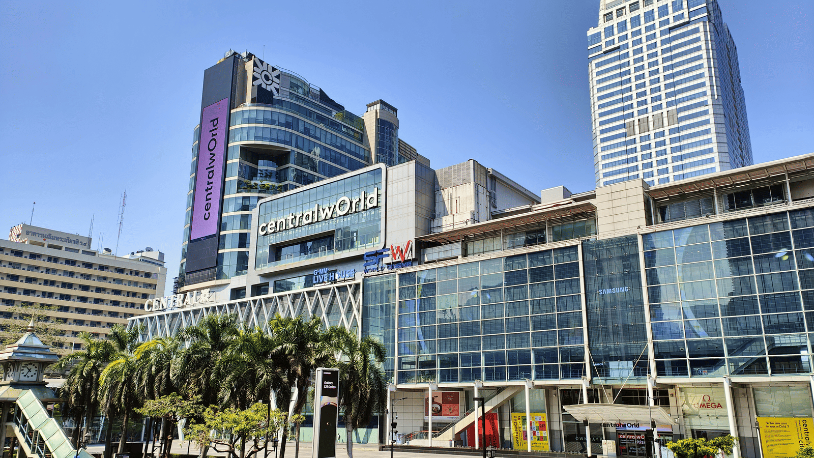 A view of the facade of CentralWorld in Bangkok during the day with buggy's parked in front of it.