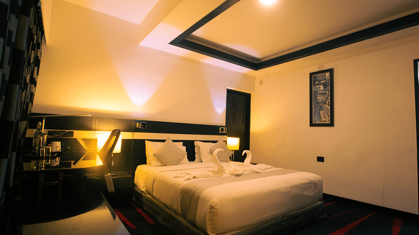 Premium AC room at the Pearl Hotel with a double bed and a wardrobe - 2