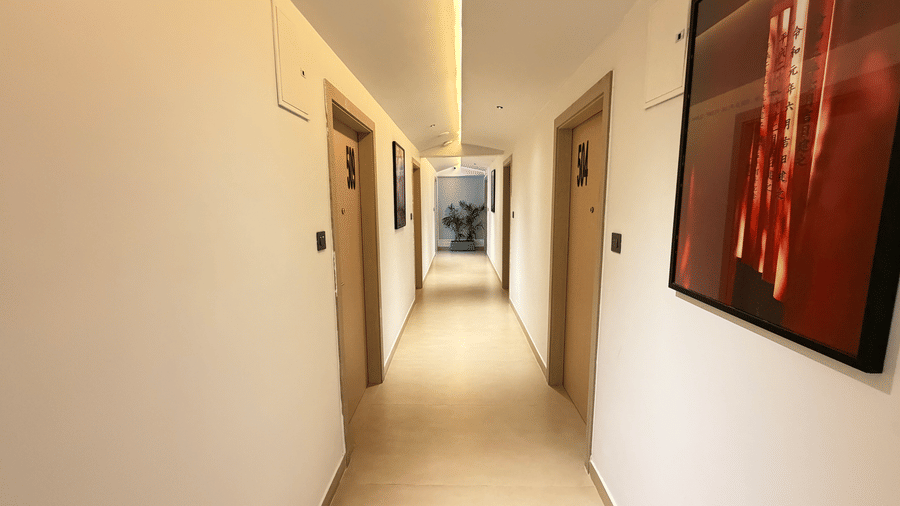 Hotel Kyzen guest room corridor – Shamshabad Airport, Hyderabad