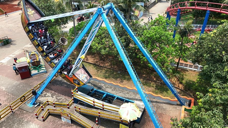 amusement park ride, a large swing 