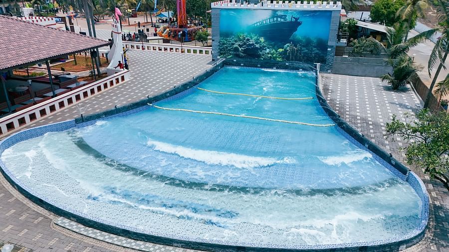 Thunder wave pool at MGM Dizzee World featuring a swimming pool which throws waves at people enjoying there.