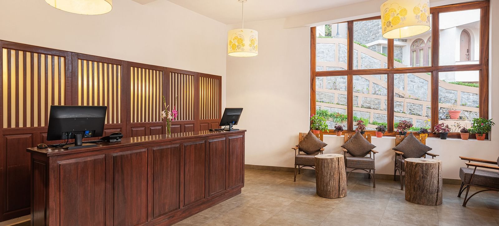 An image of a well-furnised lobby | Mango Hill, Kodaikanal