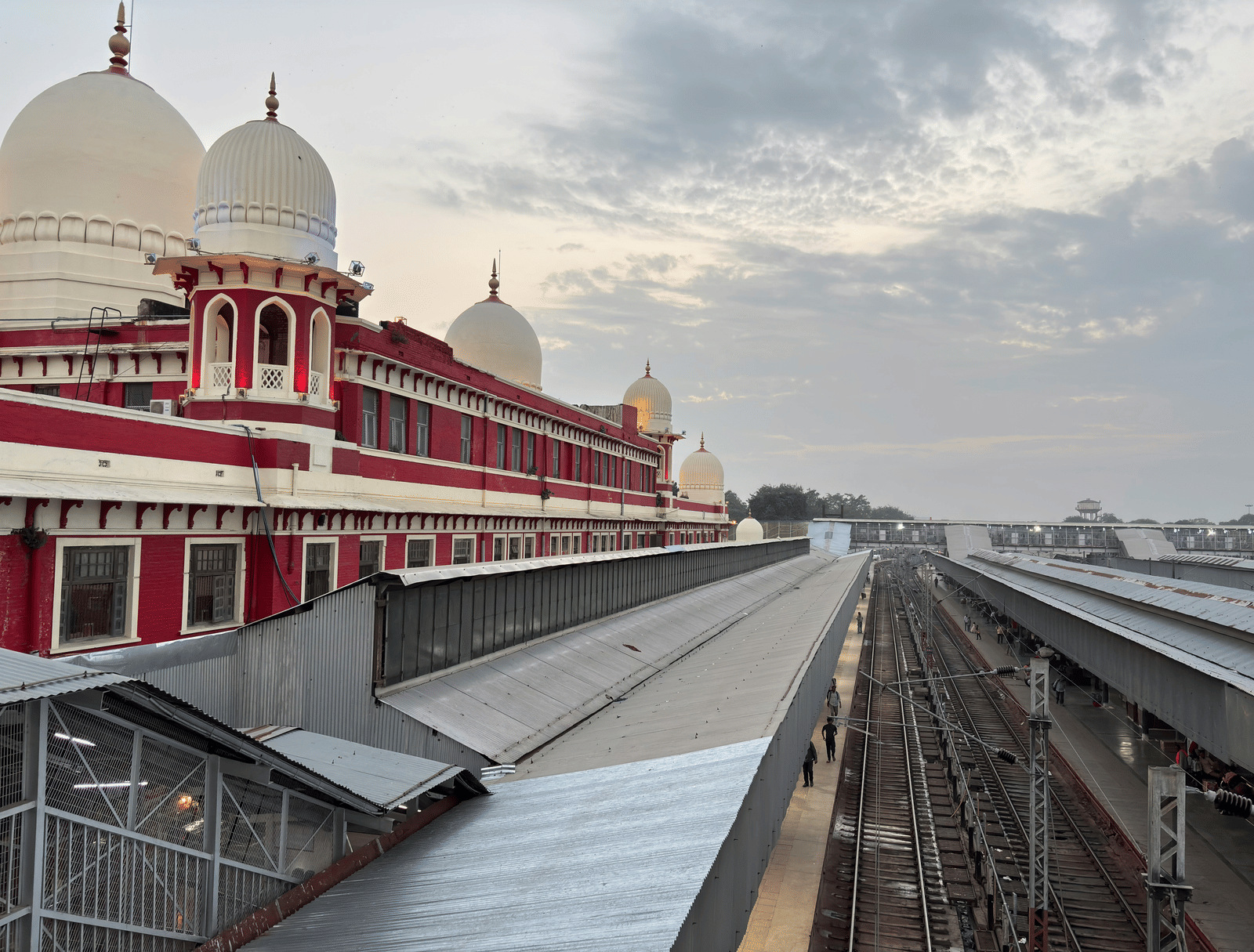 How to Reach Agra from Delhi | Trains, Road, and Bus Guide