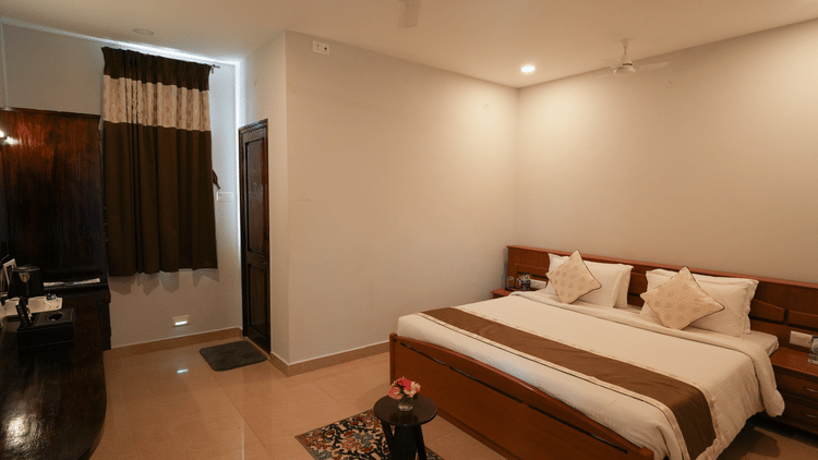  A cozy room with a comfortable double bed - MGM Whispering Wind's Resorts