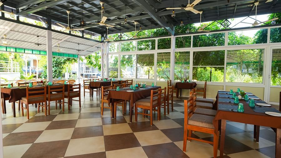 Picture featuring the dining area, well lit in the daytime - MGM Whispering Wind's Resorts