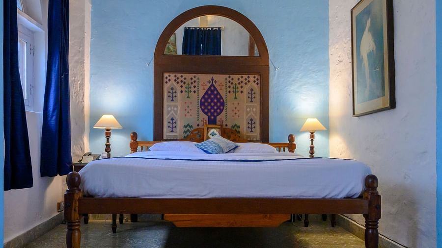 Hill Fort Kesroli 14th Century Alwar - interior view of the Sitara room with a king size bed and a painting on the wall