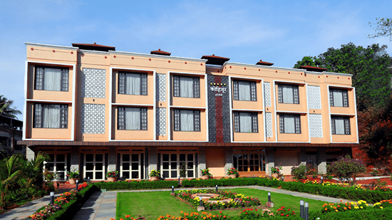 Hotel Kohinoor Highway Exterior