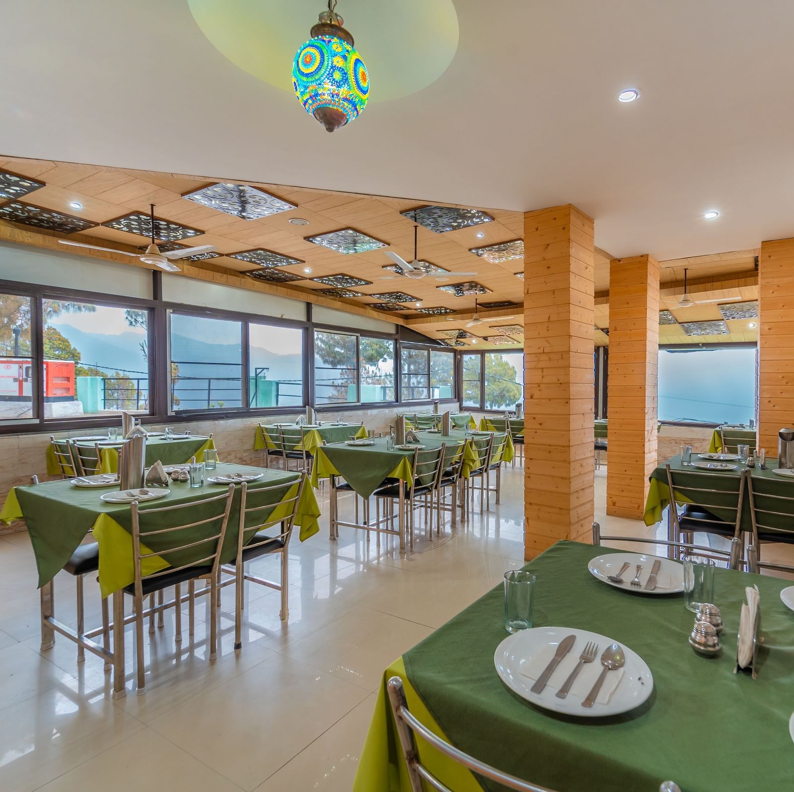 restaurant at Flutter Hotels & Resorts featuring an elegant seating arrangement