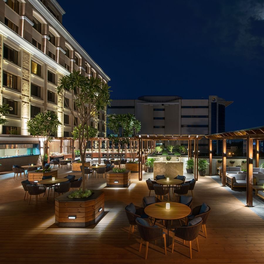 32 Terrace dining area