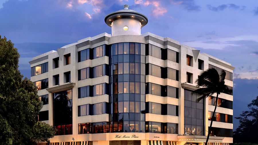 Facade,Hotel Marine Plaza Mumbai 15