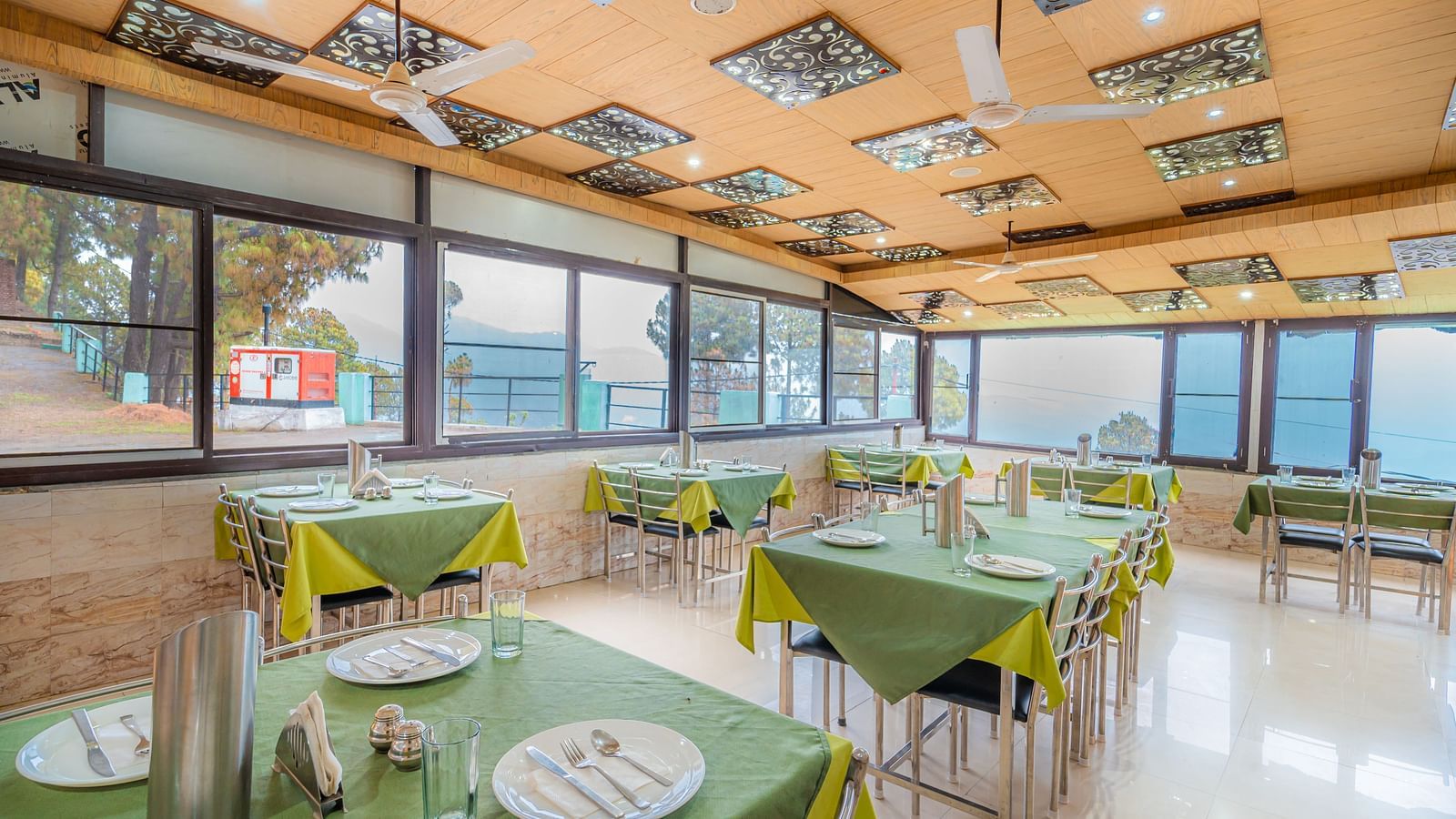 a restaurant at Flutter Hotels & Resorts offering a view of the valley
