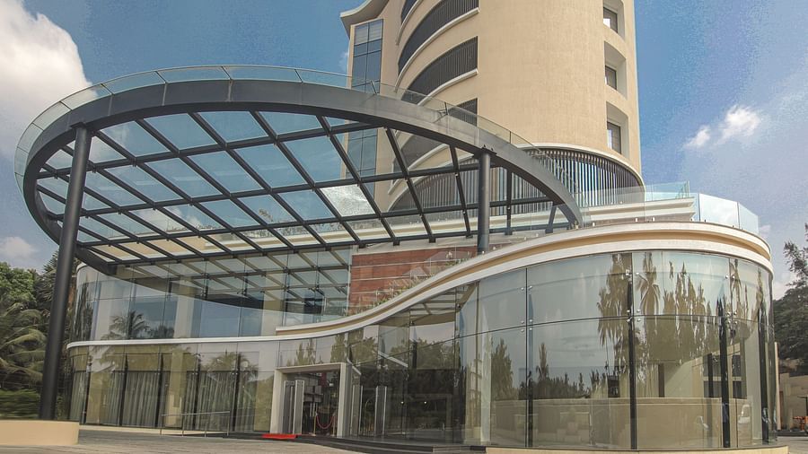 exterior facade of Dimora Hotel in Calicut 1