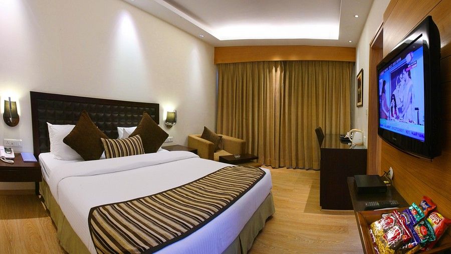 Deluxe Room - Hotel Saket 27 New Delhi - Best place in Delhi 2