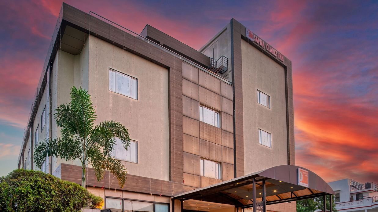  Sapna Clarks - the facade of the hotel 1