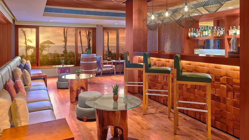Upperdeck Bar 1 (1)