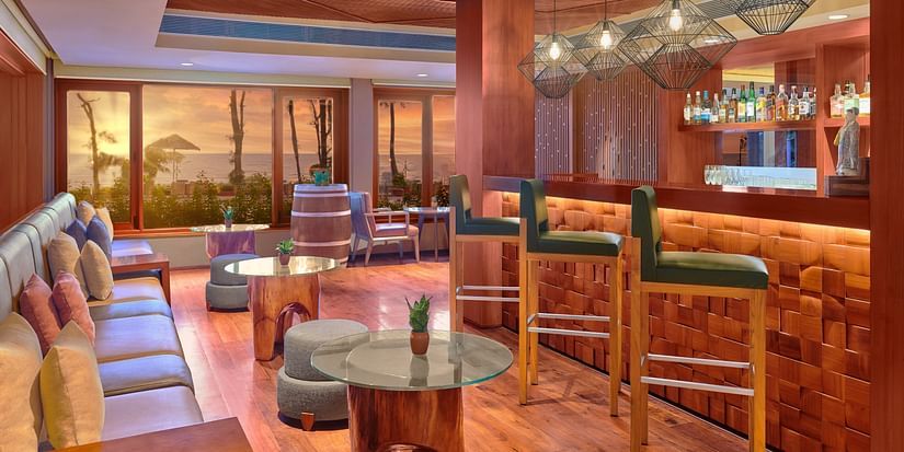 Upperdeck Bar 1 (1)