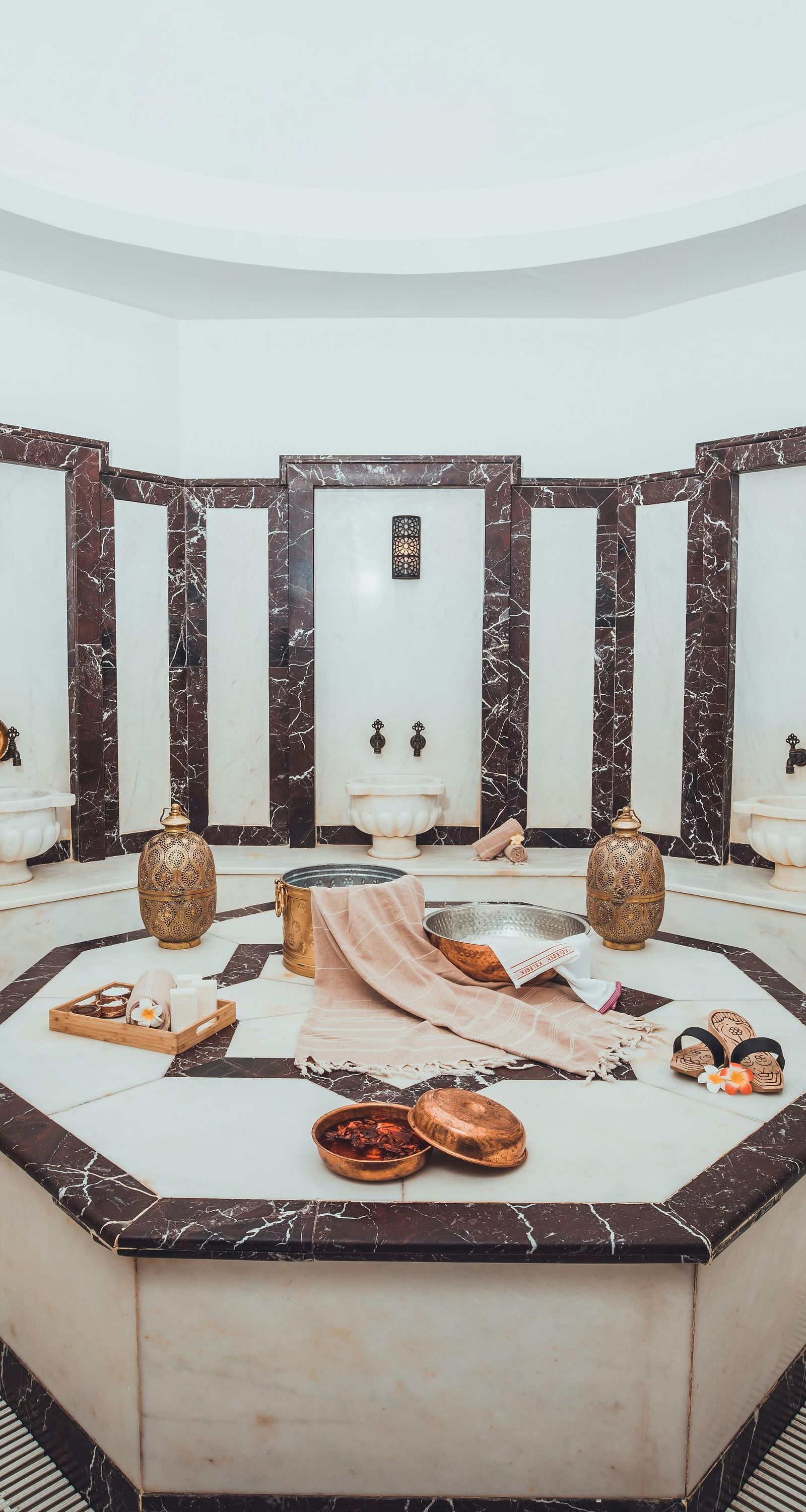 A spa room set up for a spa session with all the products