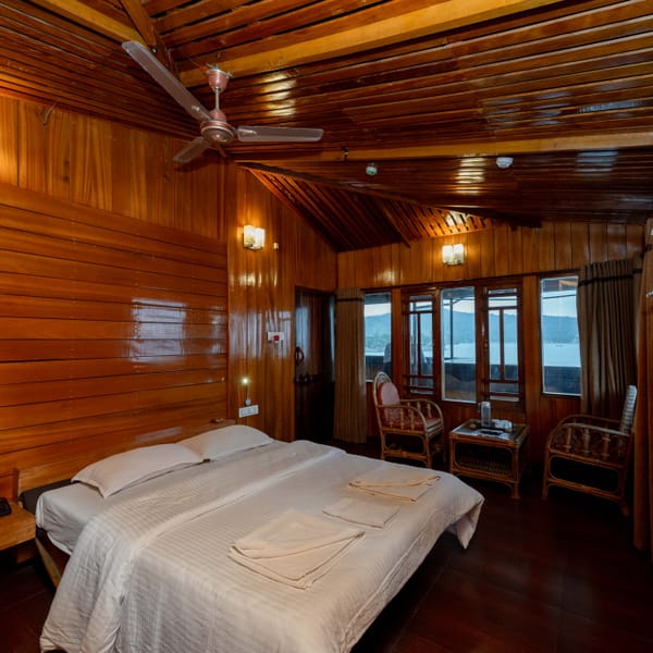 Wooden Cottage with sea view at Da Bay Inn, Port Blair
