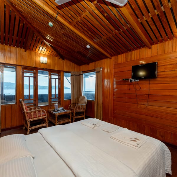 Wooden Cottage with sea view at Da Bay Inn, Port Blair