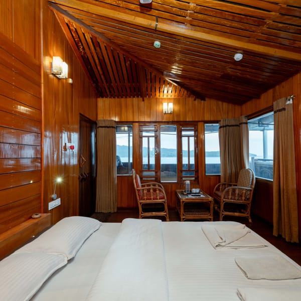 Wooden Cottage with sea view at Da Bay Inn, Port Blair