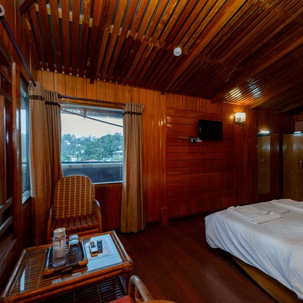 Wooden Cottage with sea view at Da Bay Inn, Port Blair
