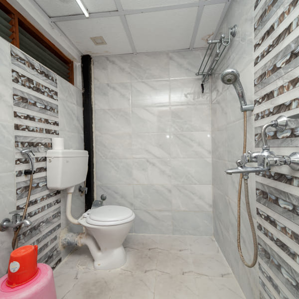 Cottage bathroom at Da Bay Inn, Port Blair