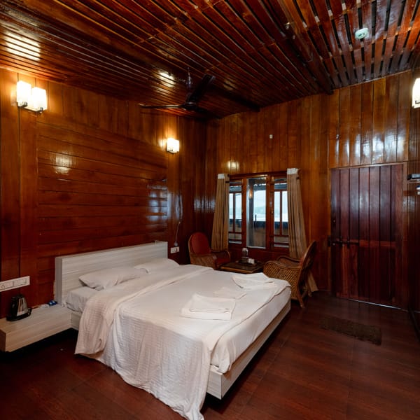 Wooden Cottage with sea view at Da Bay Inn, Port Blair