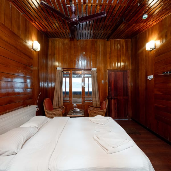 Wooden Cottage with sea view at Da Bay Inn, Port Blair