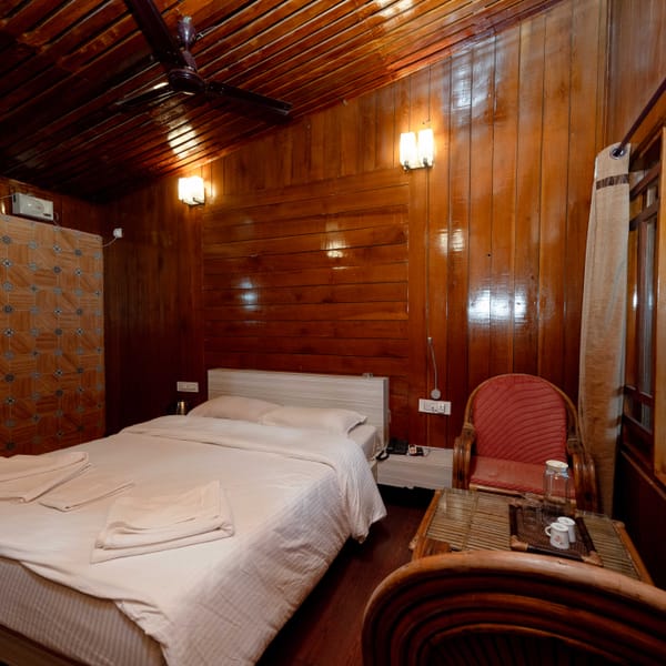 Wooden Cottage with sea view at Da Bay Inn, Port Blair