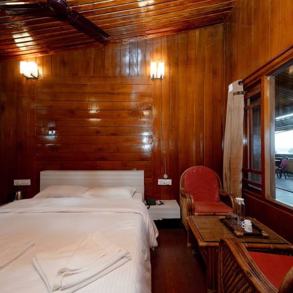 Wooden Cottage with sea view at Da Bay Inn, Port Blair