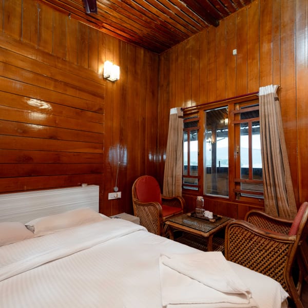 Wooden Cottage with sea view at Da Bay Inn, Port Blair
