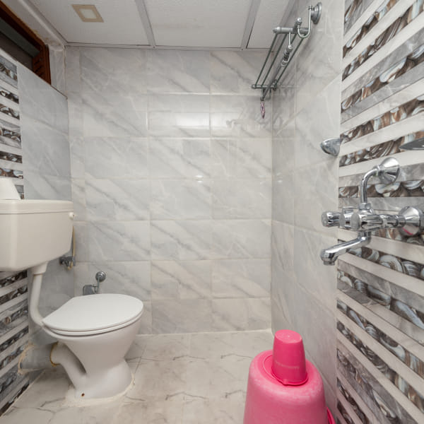Cottage bathroom at Da Bay Inn, Port Blair